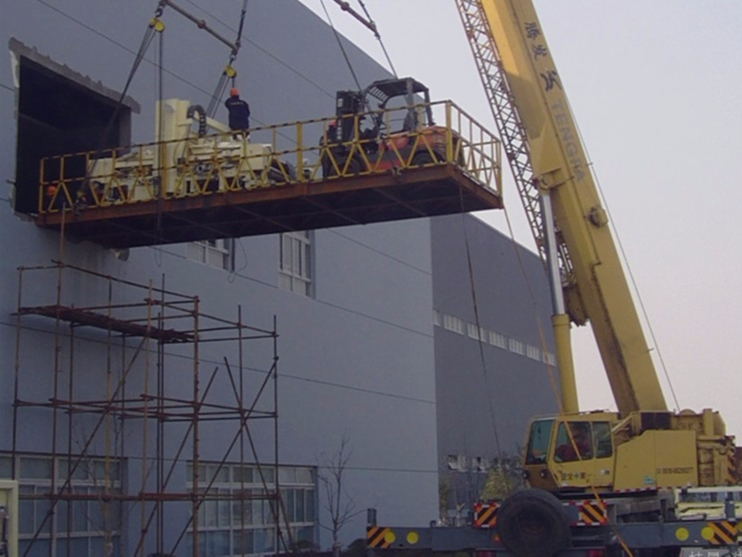 上海精密機(jī)器吊裝上樓案例