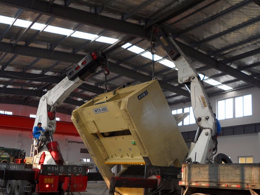 400T沖床廠房?jī)?nèi)吊裝