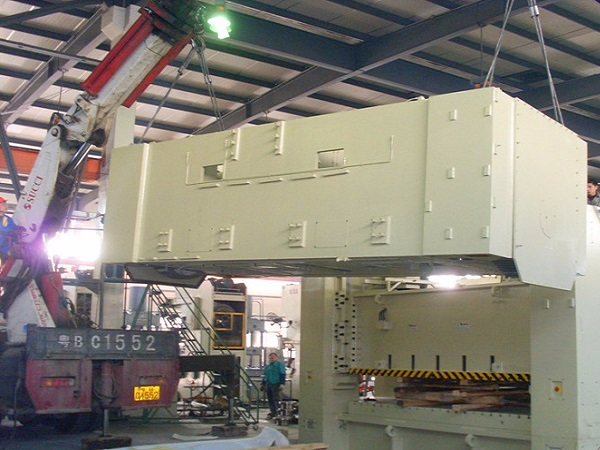 屹星機電大型沖床吊裝安裝案例