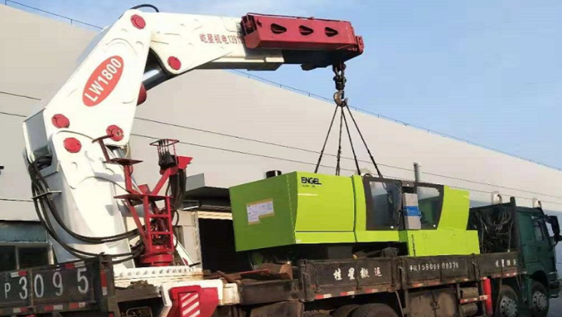 注塑機(jī)設(shè)備吊裝搬運(yùn)